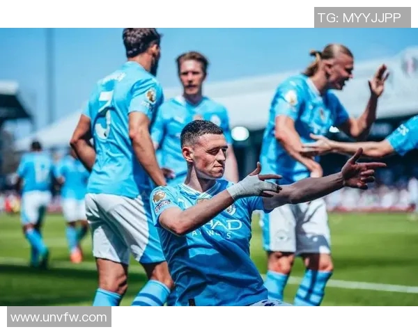 福登精彩远射助力曼城再创佳绩展现球队强大实力与团结精神 福登精彩远射助力曼城再创佳绩展现球队强大实力与团结精神